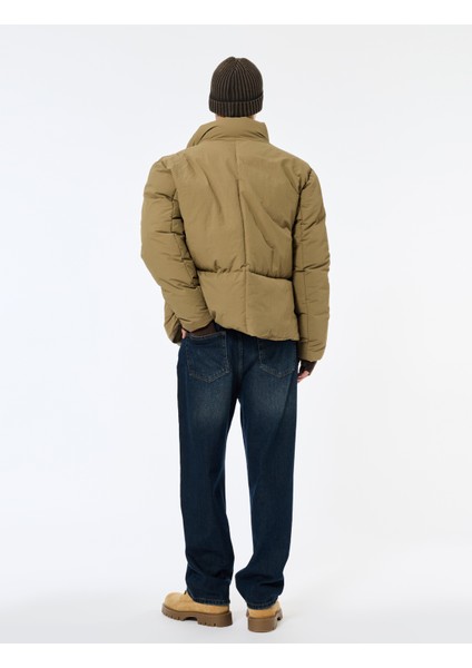 Uzun Kollu Kapaklı Cep Detaylı Fermuarlı Slim Fit Dik Yaka Kışlık Şişme Mont fırsatları