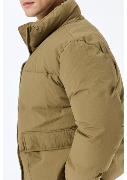 Uzun Kollu Kapaklı Cep Detaylı Fermuarlı Slim Fit Dik Yaka Kışlık Şişme Mont indirimleri