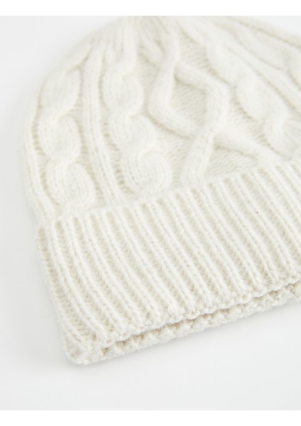 Katlama Detaylı Saç Örgü Dokulu Triko Bere modelleri