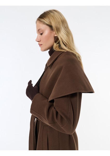 Pelerin Yaka Kaban Kaşe Kemerli Cepli Düğmeli Uzun Kollu