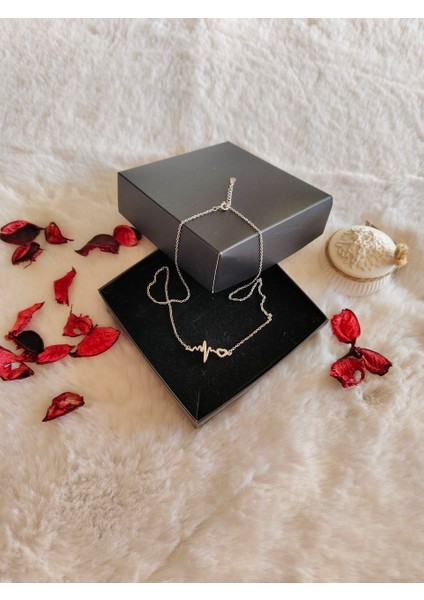 Gümüş Kalp Ritmi Zirkon Taşlı Kolye modelleri