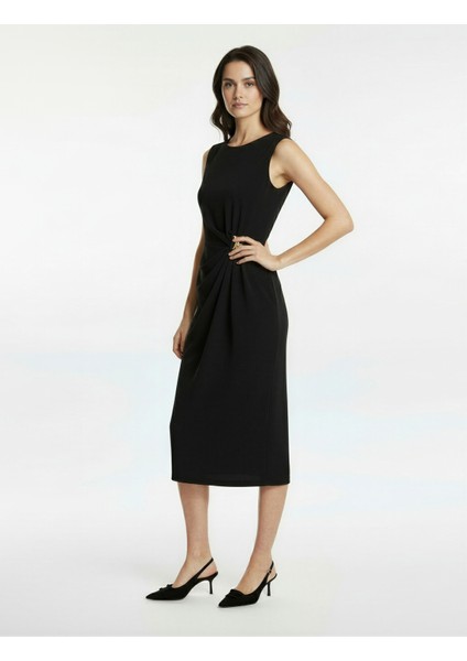 Bisiklet Yaka Yırtmaçlı Kolsuz Aksesuar Detaylı Midi Boy Kalem Elbise fiyatları