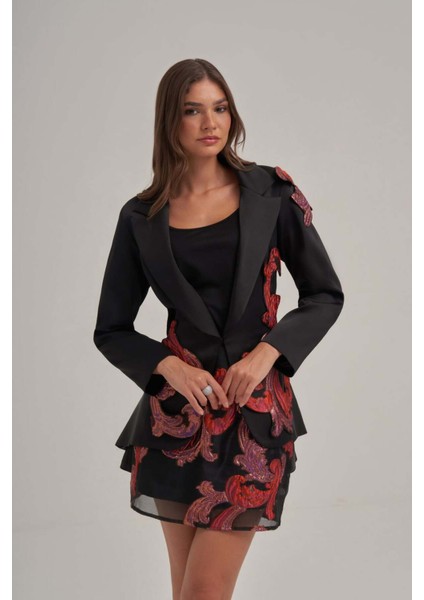 Özel Jakar Kumaş Motif Işlemeli Ceket ve Mini Etek Takım