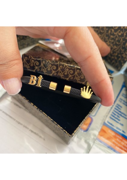 Gümüş Harf ve Kral Tacı Siyah Çelik Bileklik modelleri