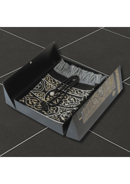 Zarif Kutulu Kişiye Özel Nakış Işlemeli Kabe Kapısı Motifli Tesbih Hediyeli Siyah Hediyelik Seccade modelleri