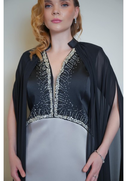 Gri Renk Saten ve Şifon Kumaş Taş Detaylı Pelerin Abiye fiyatları