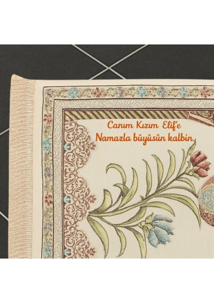 Kişiye Özel Nakış Işlemeli Lale Motifli Astarlı Saçaklı Beyaz Renk Hediyelik Seccade modelleri