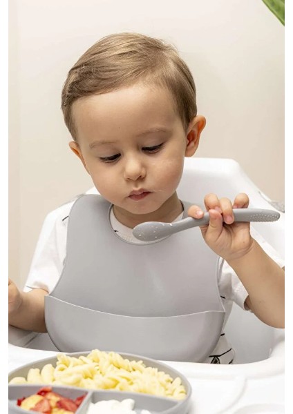 Gri 3’lü Silikon Yemek Seti – Önlük + Diş Kaşıyıcılı Kaşık + Vakumlu Tabak modelleri