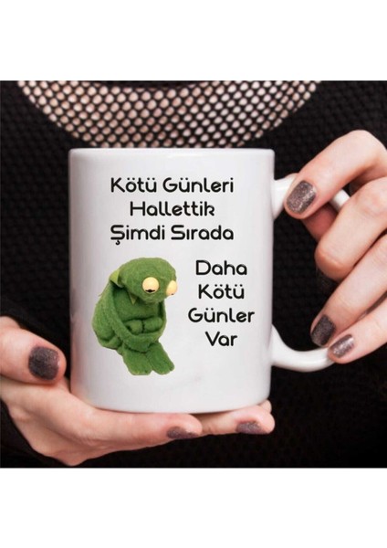 "kötü Günleri Hallettik Şimdi Sırada Daha Kötü Günler Var" Basklı Beyaz Kupa Bardak