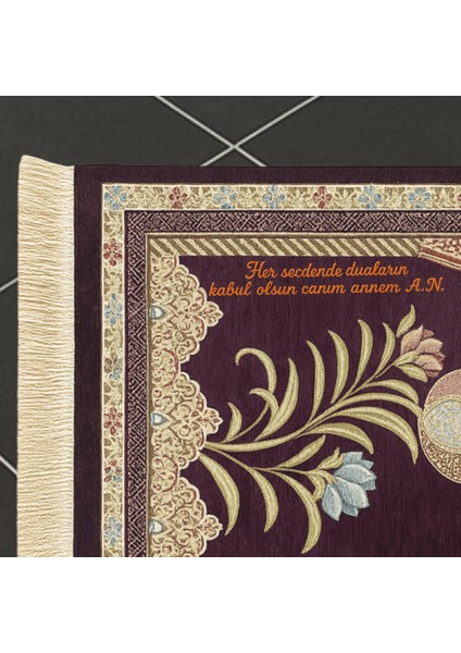 Kişiye Özel Nakış Işlemeli Lale Motifli Astarlı Saçaklı Kırmızı Renk Hediyelik Seccade modelleri