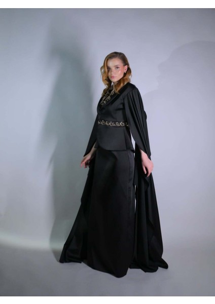 Hürrem Model Pelerin Kol Detaylı Siyah Saten Takım indirimleri