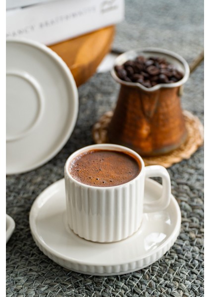 Satürn 4 Parça 2 Kişilik Porselen Kahve Fincan Takımı