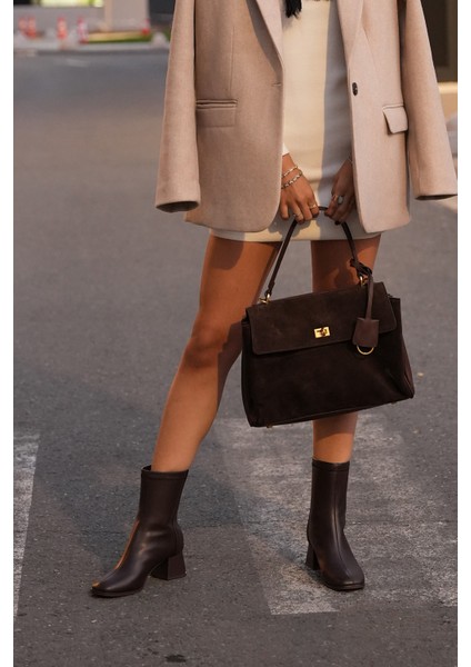 Kadın Topuklu Bot Küt Burun Arkadan Fermuarlı Nayis Kahve fiyatları