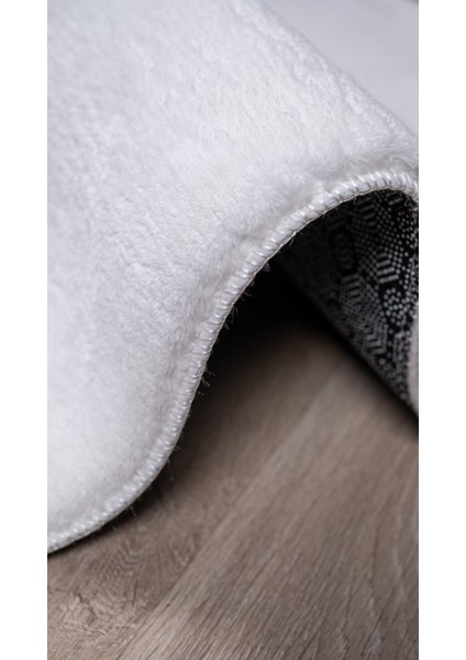 Beyaz Oval Post Peluş Halı – Ultra Yumuşak, Kaymaz Dot Taban, Antibakteriyel – Makinada Yıkanabilir Yolluk Halısı