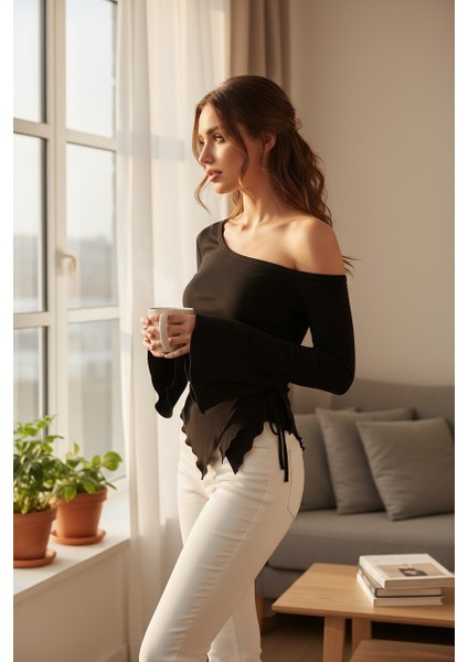 Kadın Siyah Uzun Ispanyol Kollu Asimetirik Yaka Yandan Bağlamalı Drapeli Bluz