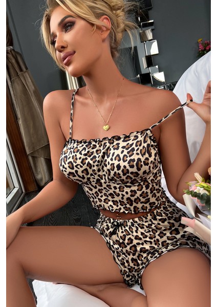 Kadın Leopar Desenli Şortlu Fırfırlı Gecelik Takımı - Modern, Konforlu ve Günlük Kombinlere Uygun modelleri
