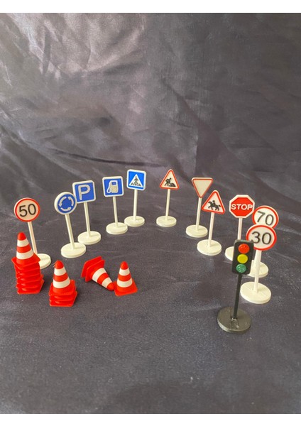 Mini Trafik Işaretleri ve Dubalar Seti | Trafik Eğitimi ve Oyuncak Araba Seti Aksesuarı fiyatları