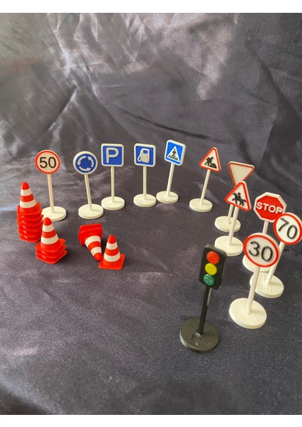 Mini Trafik Işaretleri ve Dubalar Seti | Trafik Eğitimi ve Oyuncak Araba Seti Aksesuarı modelleri