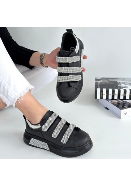 Elika Siyah Cilt Cırt Cırtlı Spor Ayakkabı fırsatları