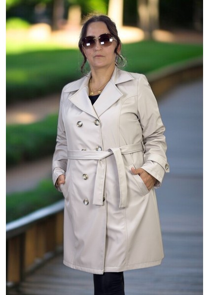 Ahşap Düğme Detaylı Kuşaklı Kruvaze Kapama Ara Boy Büyük Beden Kadın Trençkot