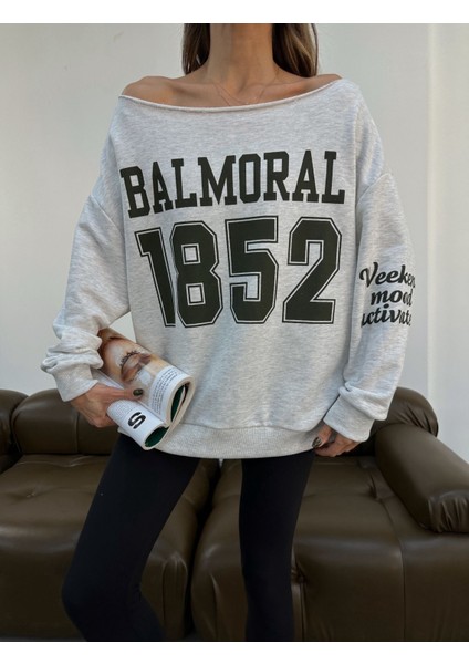 Kayık Yaka Baskılı Oversize Şardonlu Sweat fiyatları