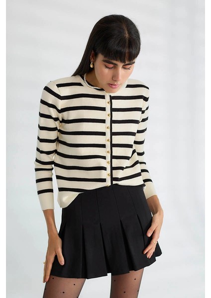 Basic Düğmeli Çizgili Uzun Kollu Ince Triko fiyatları