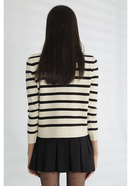 Basic Düğmeli Çizgili Uzun Kollu Ince Triko fırsatları