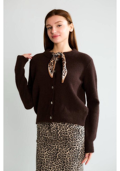 Ofis Şıklığı Düğmeli Uzun Kollu Triko Ceket