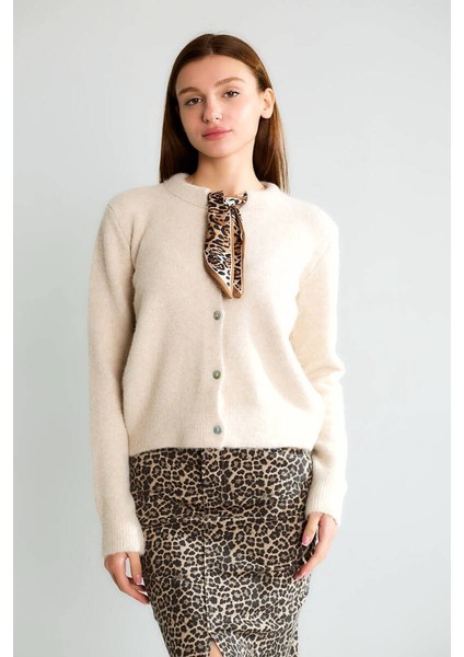 Ofis Şıklığı Düğmeli Uzun Kollu Triko Ceket fiyatları