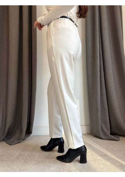 Pensli Flotalı Dar Paça Kemerli Pantolon modelleri