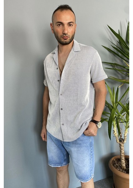 Kısa Kollu Jakarlı Mavi Gömlek