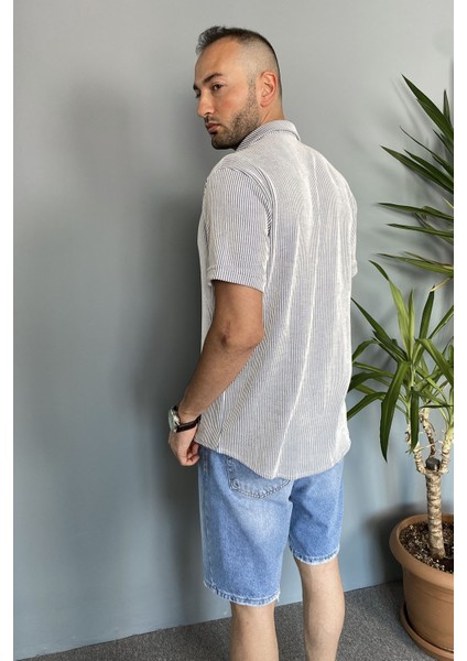 Kısa Kollu Jakarlı Mavi Gömlek fırsatları