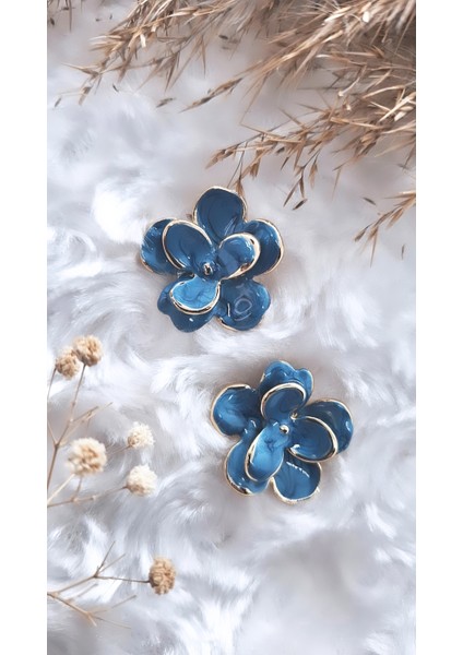 Parlak Mineli Çiçek Çelik Küpe