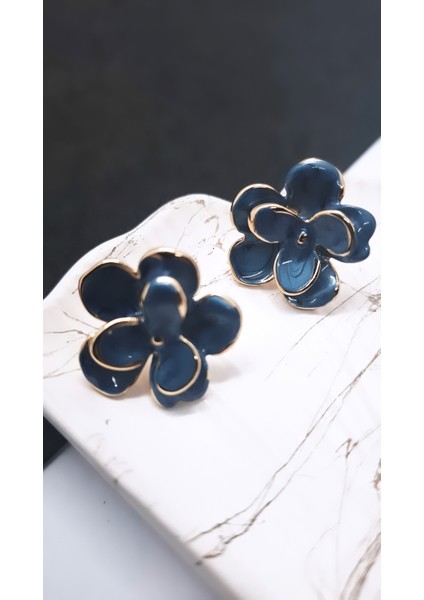 Parlak Mineli Çiçek Çelik Küpe modelleri