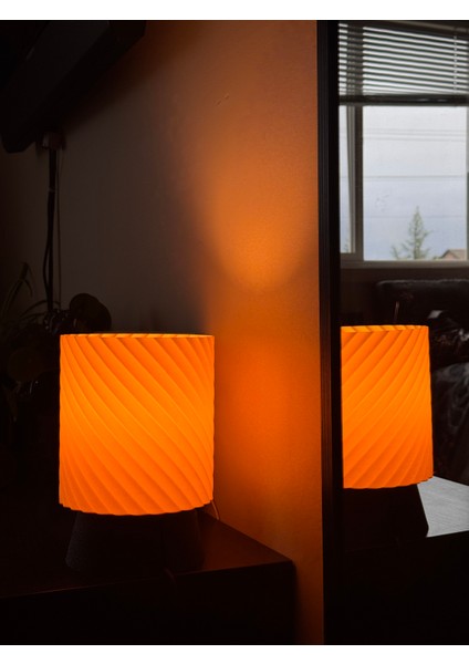 Girdap - Modern Masa Lambası fırsatları