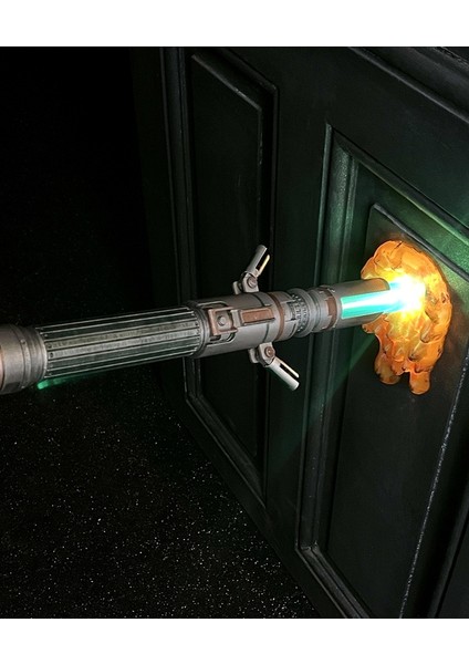 Eriyen Duvar Işın Kılıcı Teşhir Standı