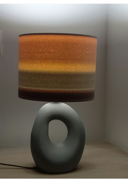 Solene Masa Lambası. Modern ve Geleneksel Tasarım Aynı Anda