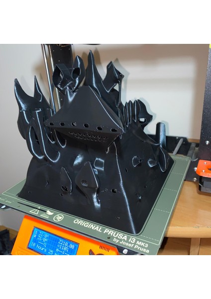 Piramit Köyü Lambası