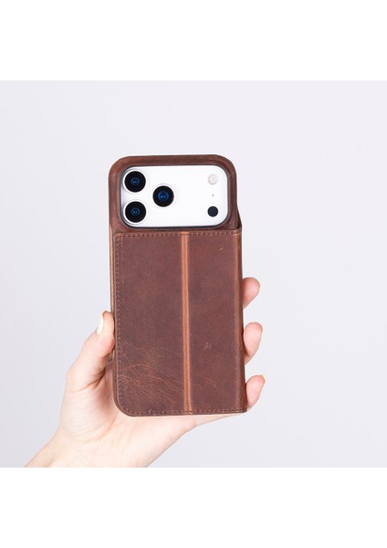 Luca iPhone 17 Pro Deri Kılıf modelleri