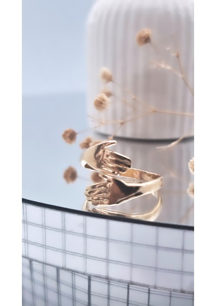 Sarılan El Figürlü Pirinç Yüzük