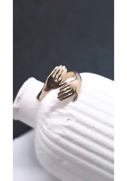 Sarılan El Figürlü Pirinç Yüzük modelleri