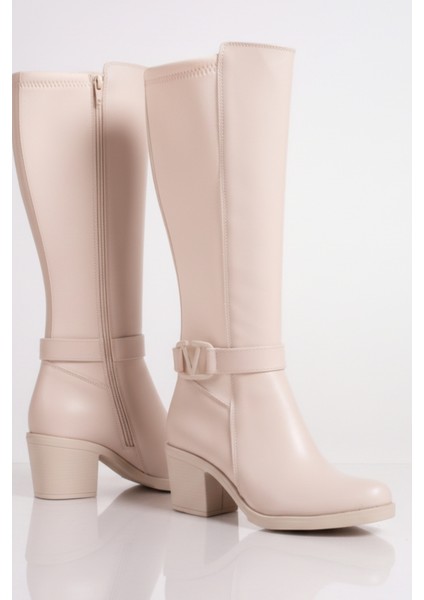Krem Deri Görünümlü Arkası Streç Esnek Kalın Orta Yüksek Topuklu V Metal Detay Fermuarlı Uzun Çizme