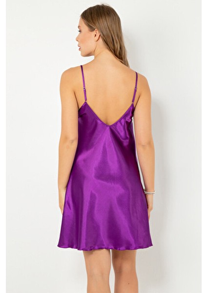 Dantelli Yırtmaçlı Saten Gecelik Kadınlar İçin Zarif Tasarım ve Rahat Kesim fırsatları