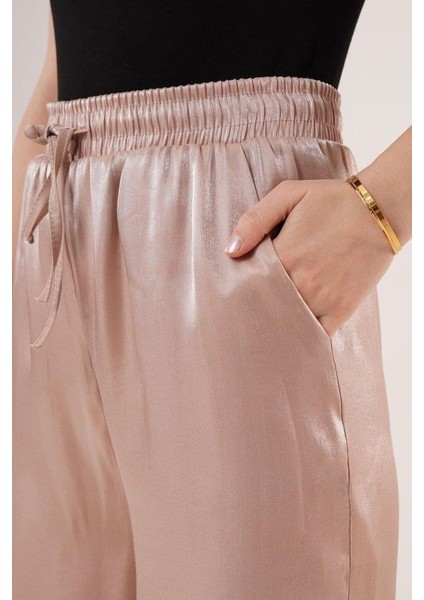 Parlak Görünümlü Cepli Bej Bol Paça Pantolon modelleri