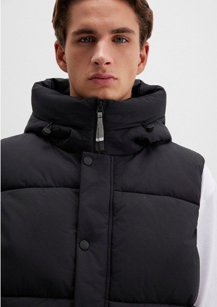 Kapüşonlu Siyah Şişme Yelek 0110306-900