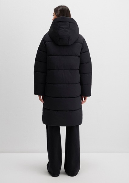 Kapüşonlu Siyah Uzun Şişme Mont 1110228-900