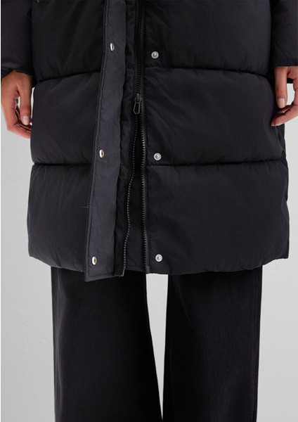 Kapüşonlu Siyah Uzun Şişme Mont 1110228-900