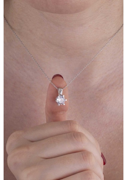 Iyuvarlak Kesim 6 Tırnaklı Tektaş Gümüş Kadın Kolye