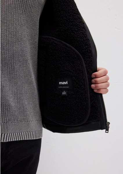 Suni Kürk Detaylı Siyah Suni Deri Ceket 0110670-71379