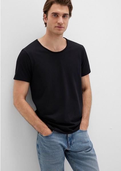 Yaka Detaylı Siyah Tişört 064019-20933